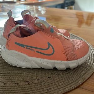 Slip on Nike toddler 8c